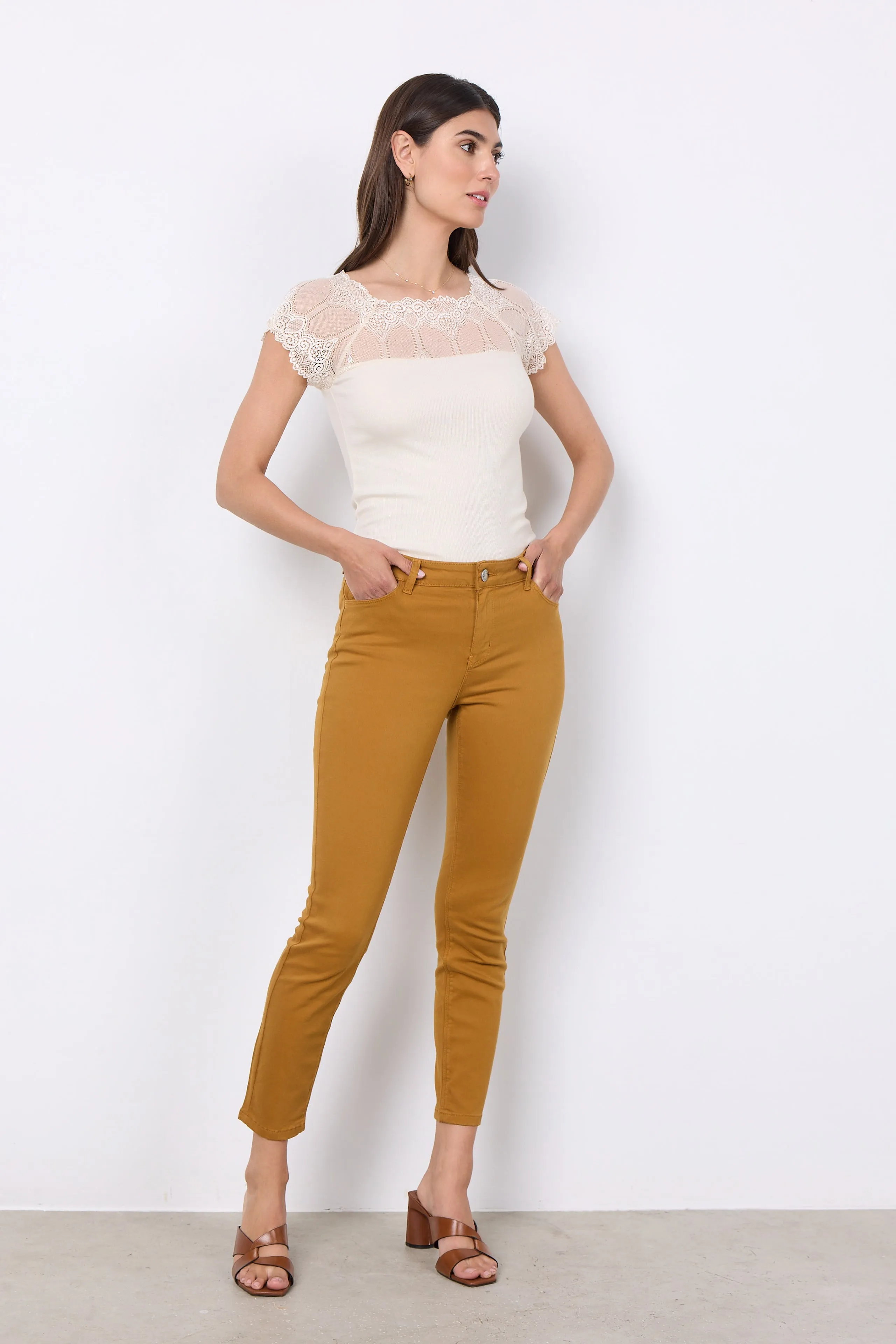 26129- Cream Lace Top - Soya Concept