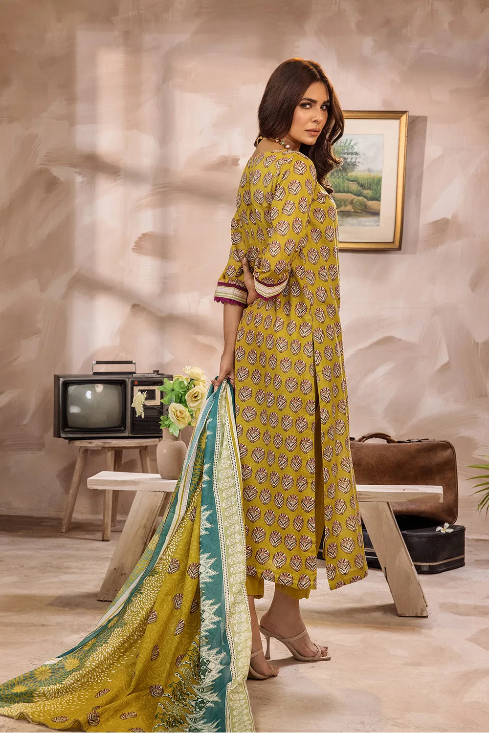 Safwa Safron Vol-03 Fine Digital Printed Lawn Unstitched 3Pc Suit SAF-28