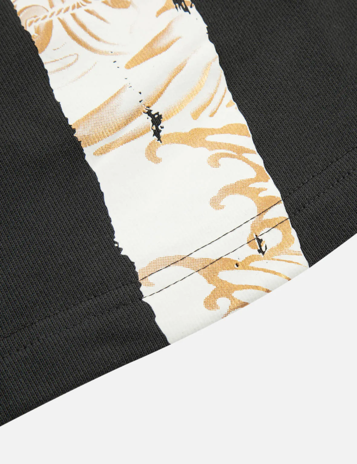 Seagull Embroidery and Brushstroke Koi Seagull Daicock Print Relax Fit Sweat Shorts